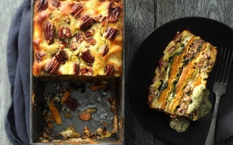Terrine van pompoen en pecannoten met basilicumsaus