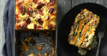 Terrine van pompoen en pecannoten met basilicumsaus