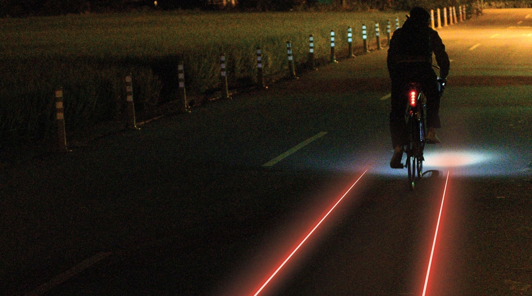 Veilig fietsen in het donker, met laser verlichting - Fietsactief.nl Veilig fietsen in het donker, met laser verlichting - Fietsactief.nl