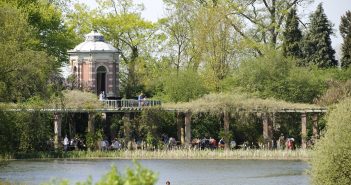 Op de fiets naar de Tuindagen in het Park van Beervelde