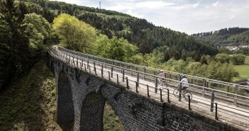 Beleef het voorjaar in de Eifel met deze gratis fietsroutes