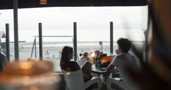 Nazomeren aan zee: Bunkerroute en fijn strandpaviljoen