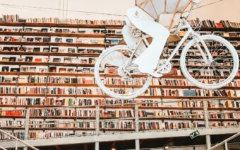 3x fietsboek onder de boom