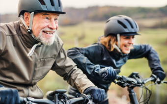 Samen fietsen tegen eenzaamheid: e-Bike Rally Ouderenfonds