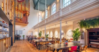 Slaap eens bij Bunk Hotel in de Utrechtse Westerkerk (+routetip!)