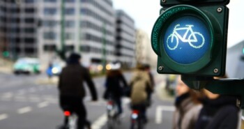 Fietsen en corona: kan ik het stoplichtknopje nog wel indrukken?