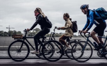 Afstand houden op de fiets, soms makkelijker gezegd dan gedaan