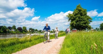 Fiets langs de nieuwe kunstwerken aan de Limburgse Maasroute