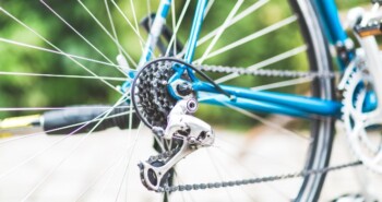 Krakende fiets? Gepiep uit het vooronder? Zo los je het op