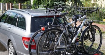 Elektrische fiets mee op je fietsendrager? Zo zit het met je autoverzekering