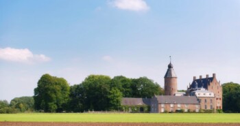 Tip: fiets de Kastelenroute Dalfsen vanuit een bijzonder logeeradres