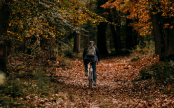 Veilig fietsen in de herfst: 8 praktische tips
