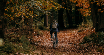 Veilig fietsen in de herfst: 8 praktische tips