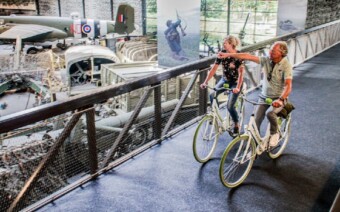 Primeur: gratis fietsbrug museum Overloon (+routetip!)