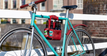Fiets van Rotterdamse sneaker repair shop naar eco-warenhuis met COSH!