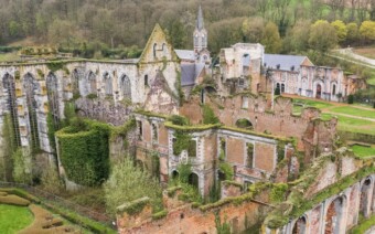 Mijnsteenbergen, koeltorens en Tunesische vijgenlikeur in Henegouwen